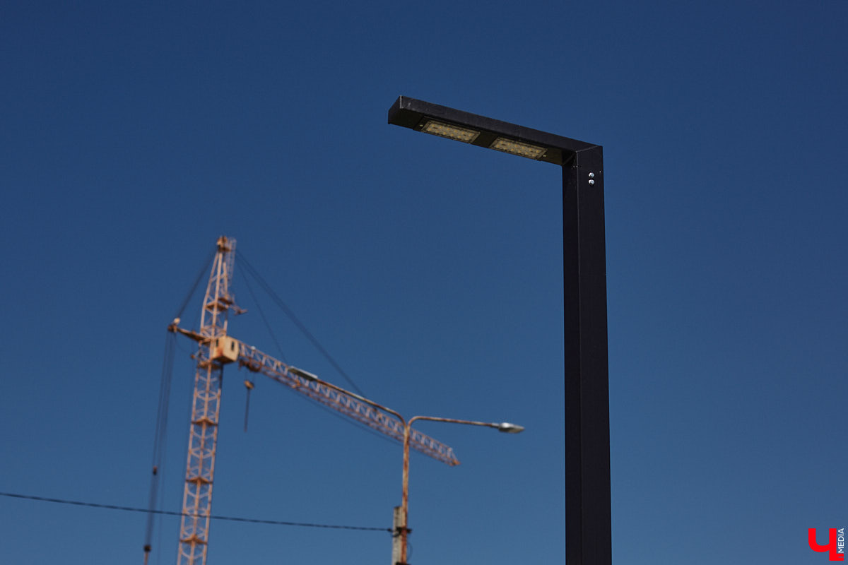 Летом 2025-го сквер на улице Соколова-Соколенка в Добром ждет реконструкция. Именно он стал победителем онлайн-голосования этого года. А пока во Владимире идет благоустройство еще двух общественных пространств в разных частях города. Все подробности — в нашем фоторепортаже.