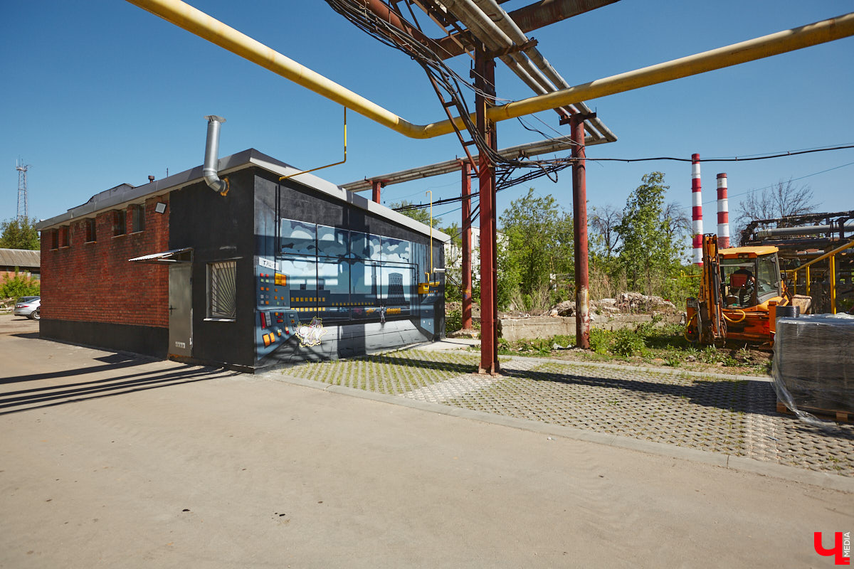 На территории креативного пространства «Турбина» появился стрит-арт с приятным ностальгическим шлейфом. Автором остросюжетного творения под названием «ТЭЦ-1. Вторжение» стал местный райтер Мишкин. Использовав такой прием, как флешбэк, он отправил нас прямиком в 90-е, когда две мультяшные мышки строили планы по завоеванию мира.