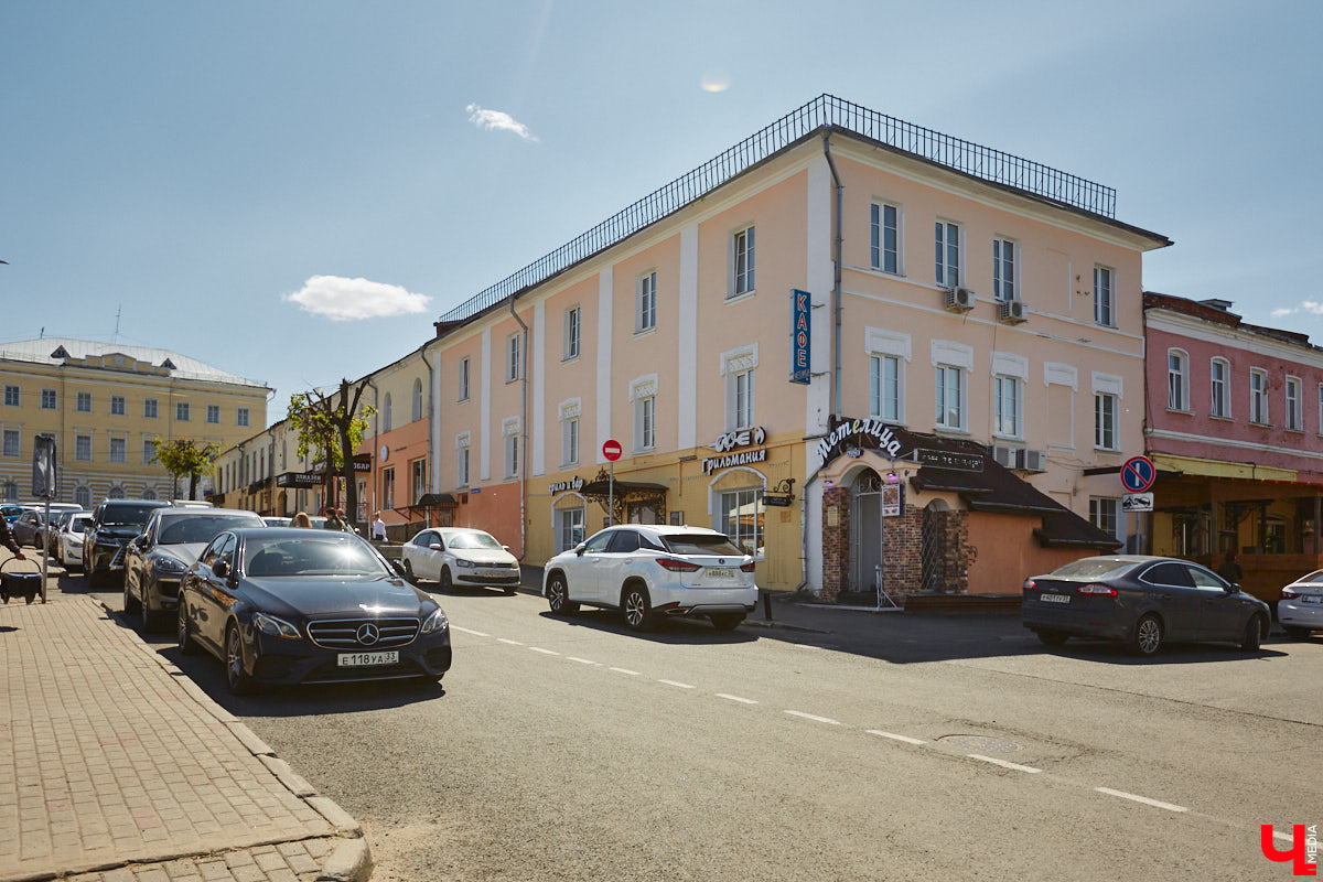 Смена владельца любого коммерческого проекта – чистая лотерея. Никто не скажет, продолжит ли он работать в прежнем режиме или кардинально сменит формат. Что ждет владимирские объекты из нашей подборки, тоже сказать сложно. Надеемся, что если они и изменят облик после продажи, то исключительно в лучшую сторону.