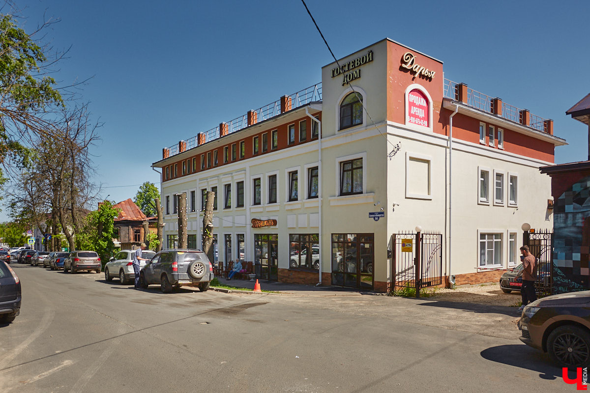 Смена владельца любого коммерческого проекта – чистая лотерея. Никто не скажет, продолжит ли он работать в прежнем режиме или кардинально сменит формат. Что ждет владимирские объекты из нашей подборки, тоже сказать сложно. Надеемся, что если они и изменят облик после продажи, то исключительно в лучшую сторону.