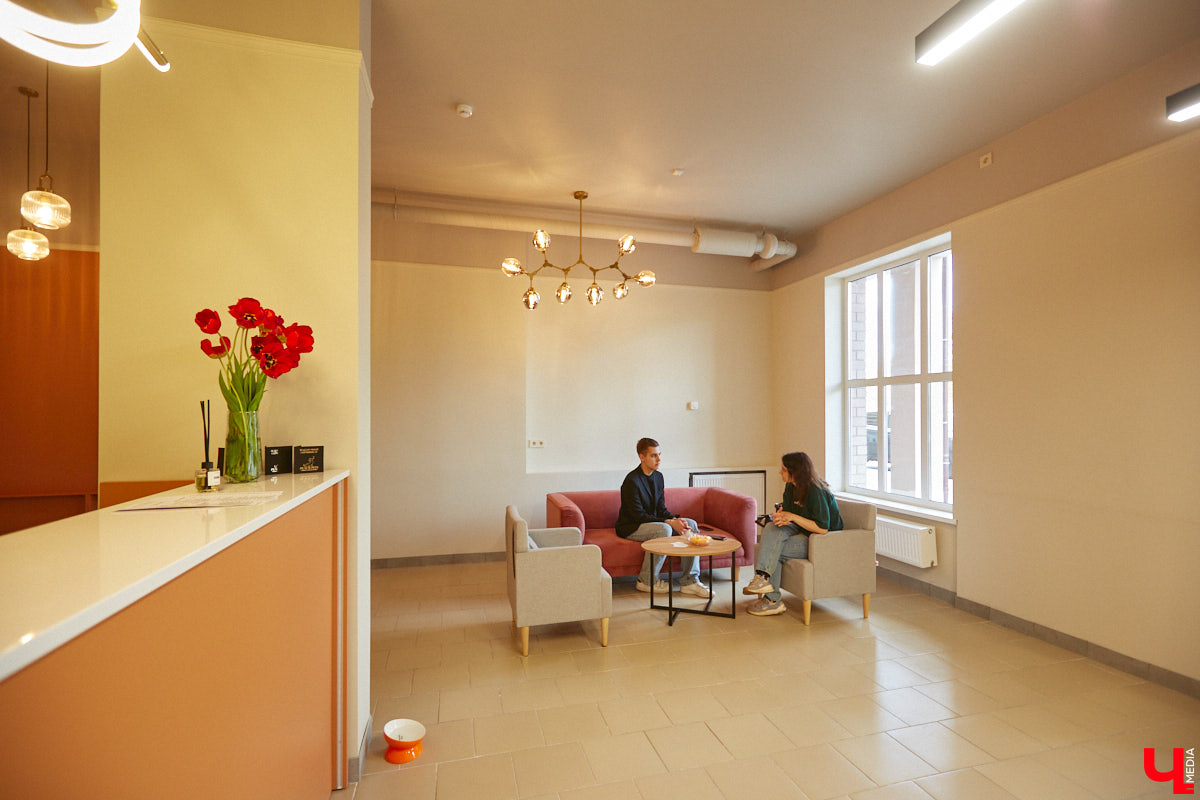 Спа, маникюр, модельная стрижка и укладка — теперь все это доступно не только человеку. Владимирский бизнесмен Максим Бочагов решил разбавить бьюти-сферу новым пространством красоты для животных. Какие проблемы решают профессиональные грумеры в атмосфере эстетики и комфорта, своими глазами увидел «Ключ-Медиа».