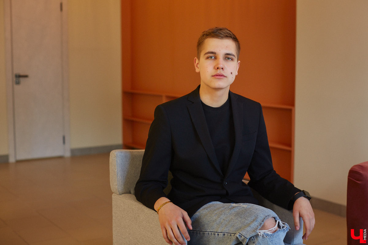 Спа, маникюр, модельная стрижка и укладка — теперь все это доступно не только человеку. Владимирский бизнесмен Максим Бочагов решил разбавить бьюти-сферу новым пространством красоты для животных. Какие проблемы решают профессиональные грумеры в атмосфере эстетики и комфорта, своими глазами увидел «Ключ-Медиа».