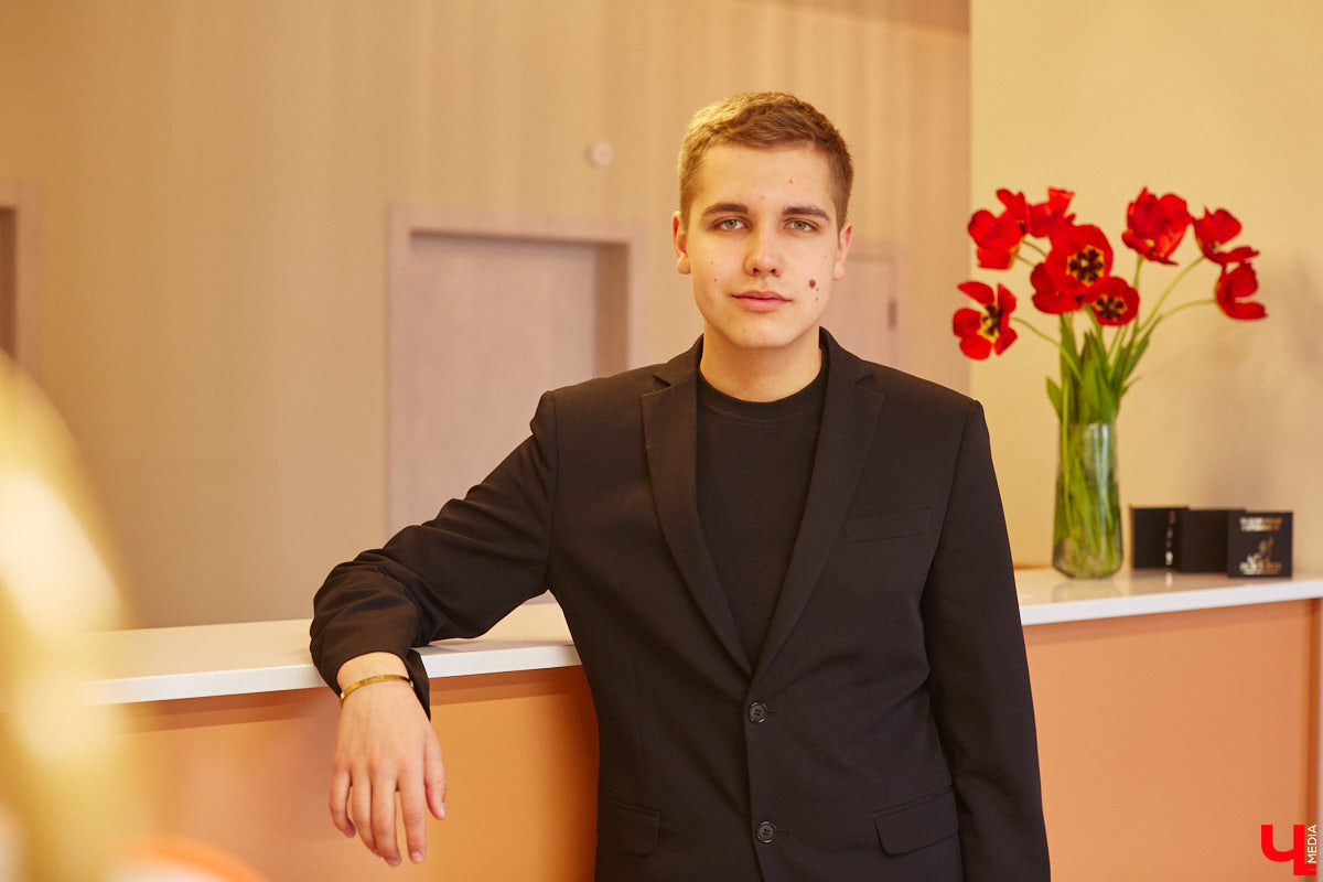 Спа, маникюр, модельная стрижка и укладка — теперь все это доступно не только человеку. Владимирский бизнесмен Максим Бочагов решил разбавить бьюти-сферу новым пространством красоты для животных. Какие проблемы решают профессиональные грумеры в атмосфере эстетики и комфорта, своими глазами увидел «Ключ-Медиа».