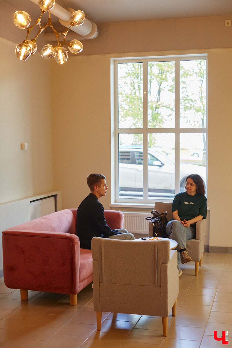 Спа, маникюр, модельная стрижка и укладка — теперь все это доступно не только человеку. Владимирский бизнесмен Максим Бочагов решил разбавить бьюти-сферу новым пространством красоты для животных. Какие проблемы решают профессиональные грумеры в атмосфере эстетики и комфорта, своими глазами увидел «Ключ-Медиа».