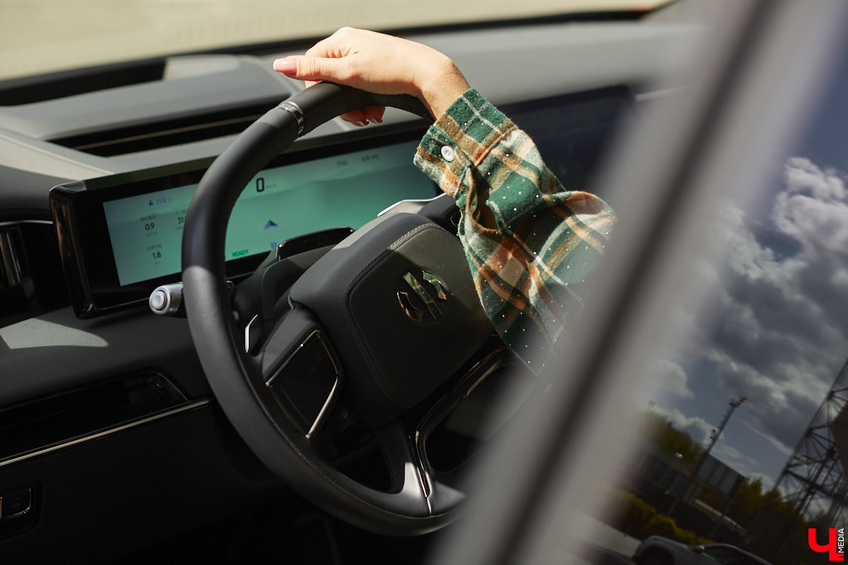 Это автомобиль или космический челнок? Все чаще задаешься данным вопросом, глядя на современные машины. Переплюнул многих своим футуристическим дизайном китайский электрокроссовер HiPhi X. Его яркая внешность и богатый функционал покорили владимирскую бизнесвумен Маргариту Скарлетт. Вместе с ней «Ключ-Медиа» устроил иностранному е-кару небольшой тест-драйв.