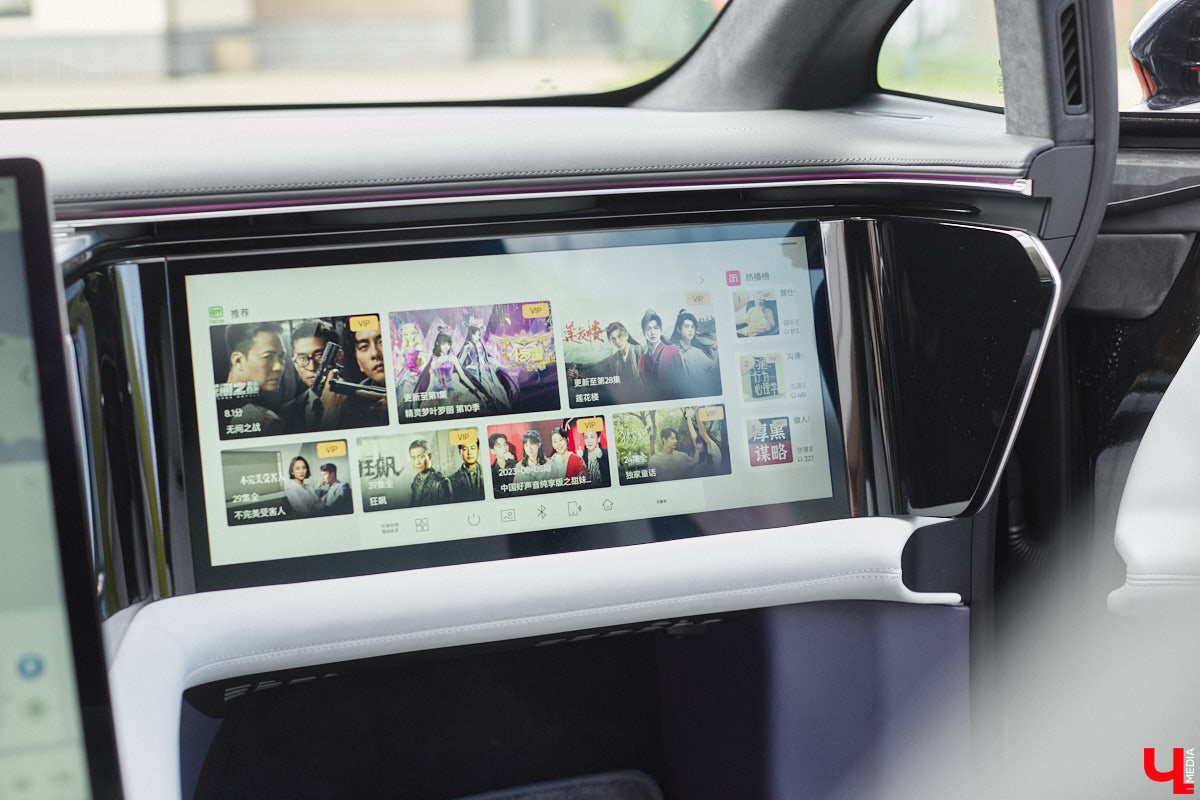 Это автомобиль или космический челнок? Все чаще задаешься данным вопросом, глядя на современные машины. Переплюнул многих своим футуристическим дизайном китайский электрокроссовер HiPhi X. Его яркая внешность и богатый функционал покорили владимирскую бизнесвумен Маргариту Скарлетт. Вместе с ней «Ключ-Медиа» устроил иностранному е-кару небольшой тест-драйв.