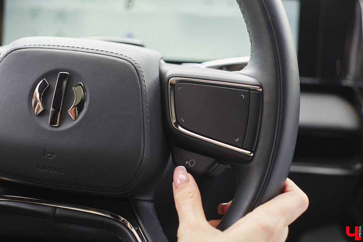 Это автомобиль или космический челнок? Все чаще задаешься данным вопросом, глядя на современные машины. Переплюнул многих своим футуристическим дизайном китайский электрокроссовер HiPhi X. Его яркая внешность и богатый функционал покорили владимирскую бизнесвумен Маргариту Скарлетт. Вместе с ней «Ключ-Медиа» устроил иностранному е-кару небольшой тест-драйв.