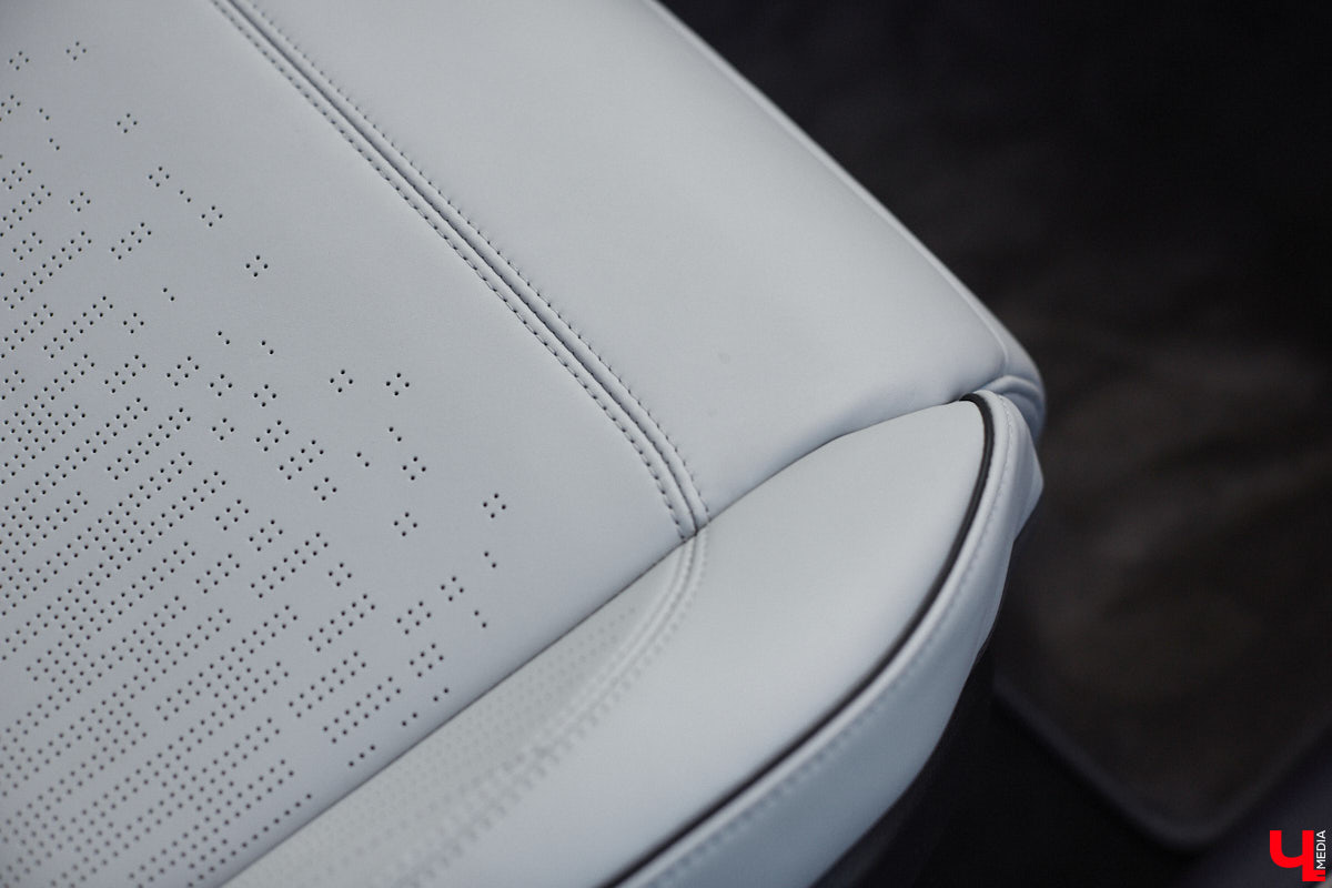 Это автомобиль или космический челнок? Все чаще задаешься данным вопросом, глядя на современные машины. Переплюнул многих своим футуристическим дизайном китайский электрокроссовер HiPhi X. Его яркая внешность и богатый функционал покорили владимирскую бизнесвумен Маргариту Скарлетт. Вместе с ней «Ключ-Медиа» устроил иностранному е-кару небольшой тест-драйв.