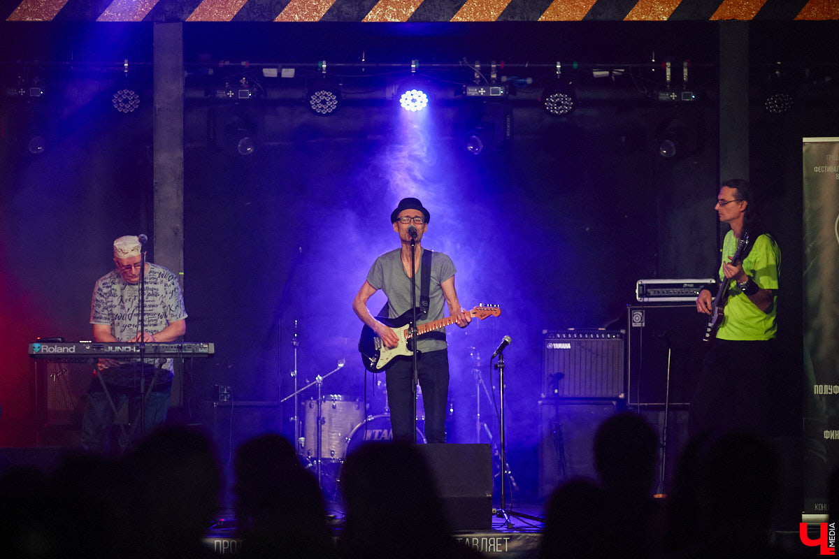 Май уже на исходе, но он успел подарить нам ряд интересных музыкальных новинок. Предлагаем вам оценить труды владимирских исполнителей. Какие-то релизы вы, возможно, даже занесете в личный плейлист. Так что включаем колонки погромче.