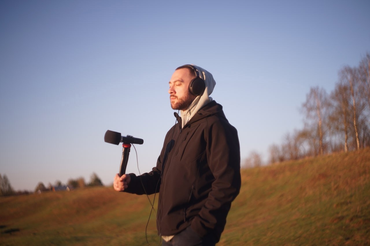 Во Франции с помпой завершился 77-й Каннский кинофестиваль. Среди прочих на Лазурном Берегу зрители смогли посмотреть чешский мультфильм Weeds, или «Сорняки». Музыку к этой оригинальной анимационной картине написал владимирский композитор Сергей Черемисинов.