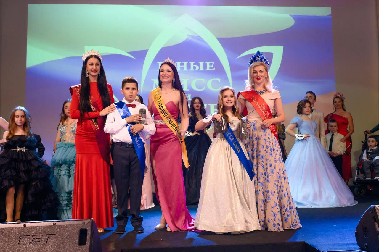 Мечты должны сбываться! Под таким девизом в столице 33-го региона состоялся детский областной конкурс красоты и талантов, организованный модельным агентством Victory. На нем не только исполнились самые заветные желания, но и были выбраны принцы и принцессы в различных категориях. Подробности уже на сайте.