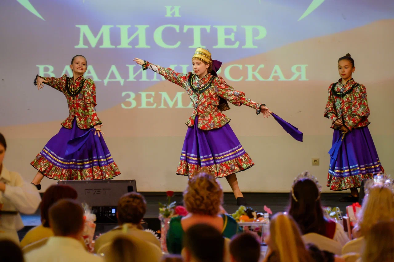 Мечты должны сбываться! Под таким девизом в столице 33-го региона состоялся детский областной конкурс красоты и талантов, организованный модельным агентством Victory. На нем не только исполнились самые заветные желания, но и были выбраны принцы и принцессы в различных категориях. Подробности уже на сайте.