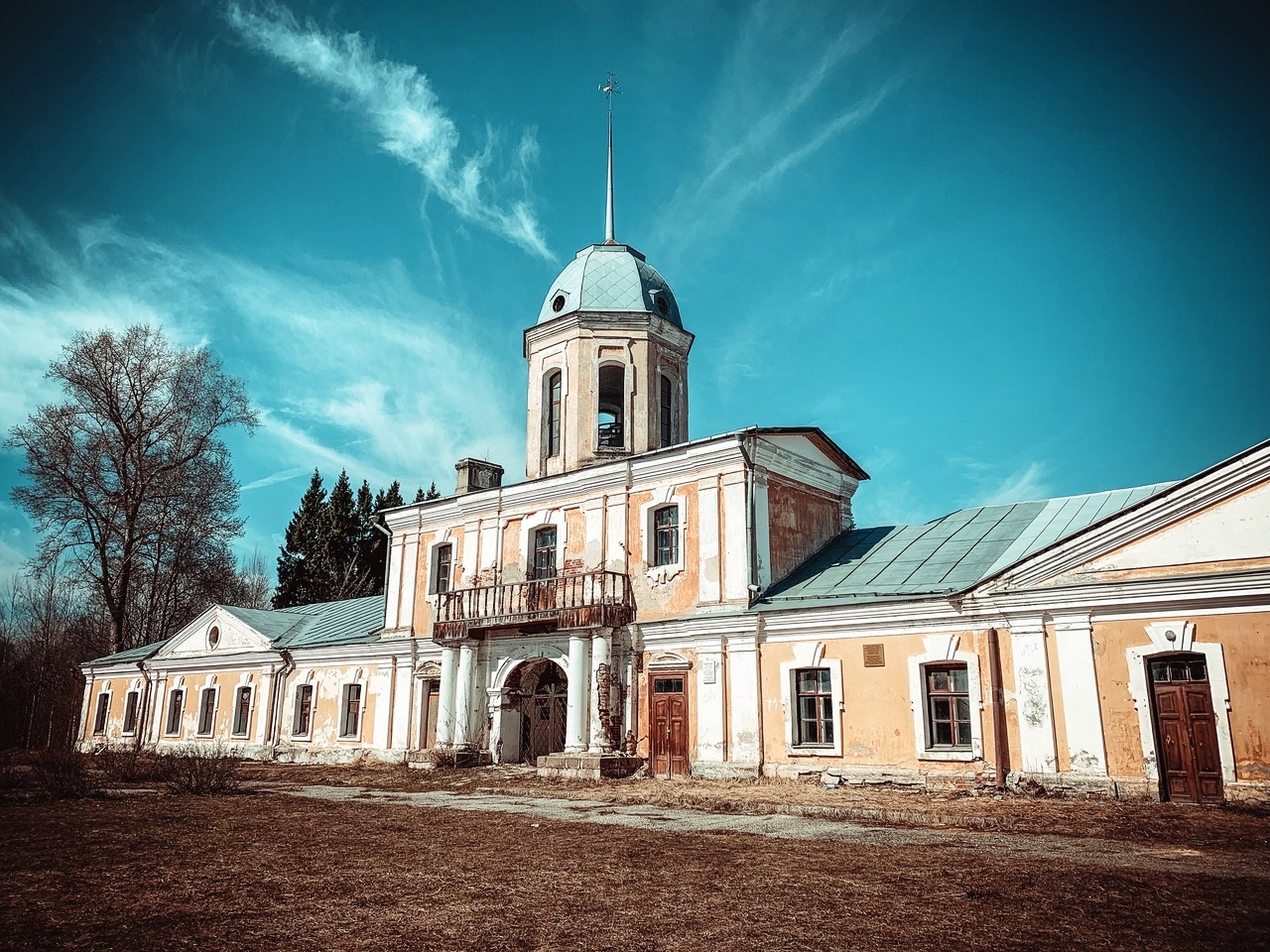 В 1779 году Николай Петрович фон Берк был назначен первым губернским архитектором. Именно ему пришлось делать первые шаги по воплощению в жизнь первого регулярного плана города. Его работа заложила фундамент для дальнейшего градостроительного развития Владимира на длительный срок. Давайте вспомним, что было построено в областном центре по его проектам.