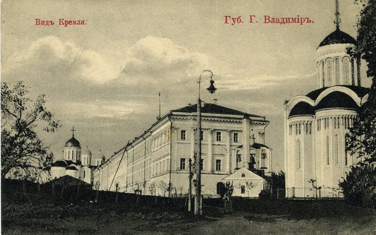 В 1779 году Николай Петрович фон Берк был назначен первым губернским архитектором. Именно ему пришлось делать первые шаги по воплощению в жизнь первого регулярного плана города. Его работа заложила фундамент для дальнейшего градостроительного развития Владимира на длительный срок. Давайте вспомним, что было построено в областном центре по его проектам.