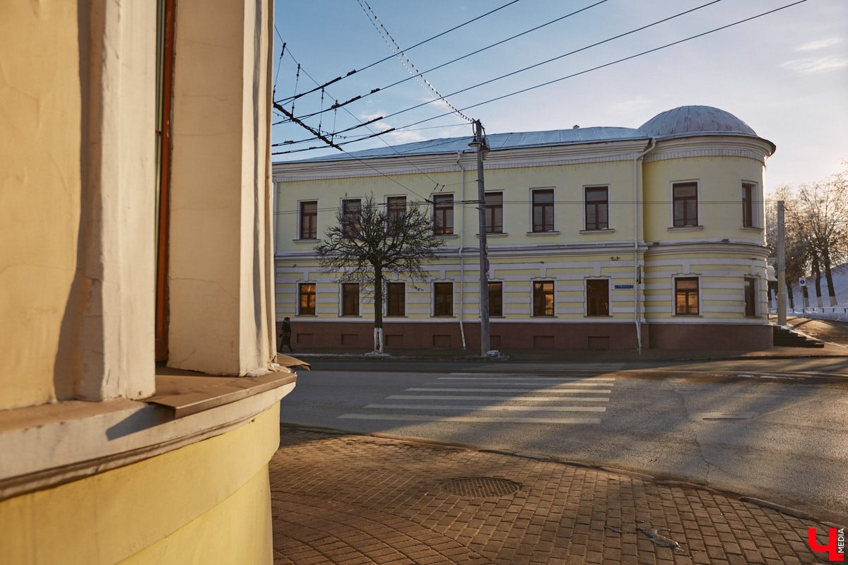 В 1779 году Николай Петрович фон Берк был назначен первым губернским архитектором. Именно ему пришлось делать первые шаги по воплощению в жизнь первого регулярного плана города. Его работа заложила фундамент для дальнейшего градостроительного развития Владимира на длительный срок. Давайте вспомним, что было построено в областном центре по его проектам.