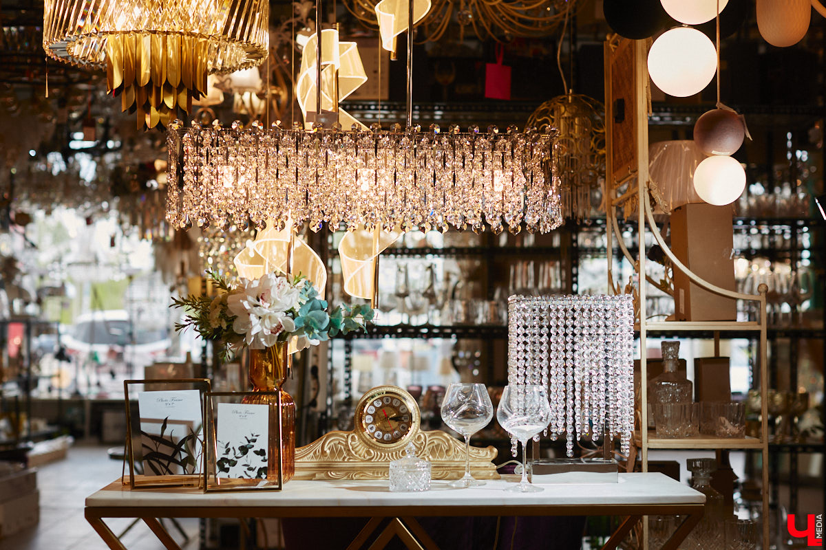 Свое развитие владимирская сеть магазинов «Инлайт» начала с одного небольшого отдела, однако за несколько лет она разрослась до пяти салонов общей площадью больше тысячи «квадратов». И в этом заслуга ее владелицы, Александры Гурьяновой. Как ей удалось построить столь перспективный бизнес? Читайте в нашем материале.