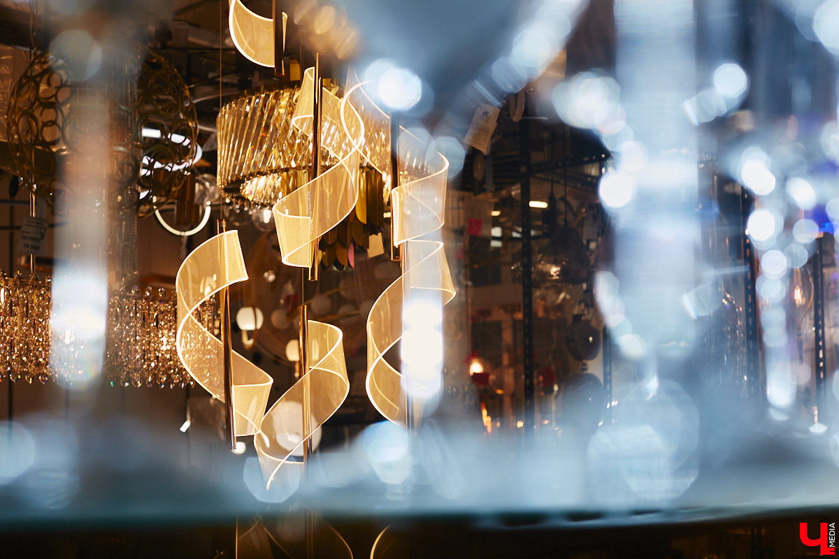 Свое развитие владимирская сеть магазинов «Инлайт» начала с одного небольшого отдела, однако за несколько лет она разрослась до пяти салонов общей площадью больше тысячи «квадратов». И в этом заслуга ее владелицы, Александры Гурьяновой. Как ей удалось построить столь перспективный бизнес? Читайте в нашем материале.