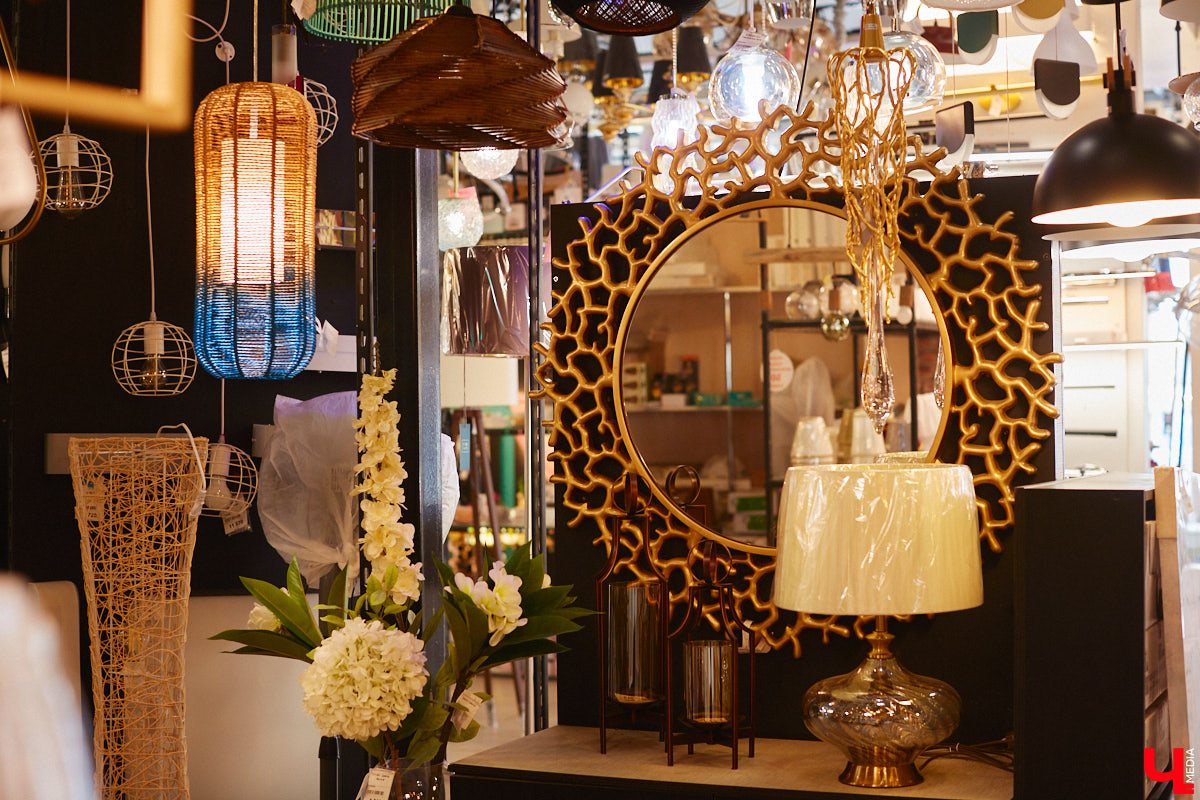 Свое развитие владимирская сеть магазинов «Инлайт» начала с одного небольшого отдела, однако за несколько лет она разрослась до пяти салонов общей площадью больше тысячи «квадратов». И в этом заслуга ее владелицы, Александры Гурьяновой. Как ей удалось построить столь перспективный бизнес? Читайте в нашем материале.