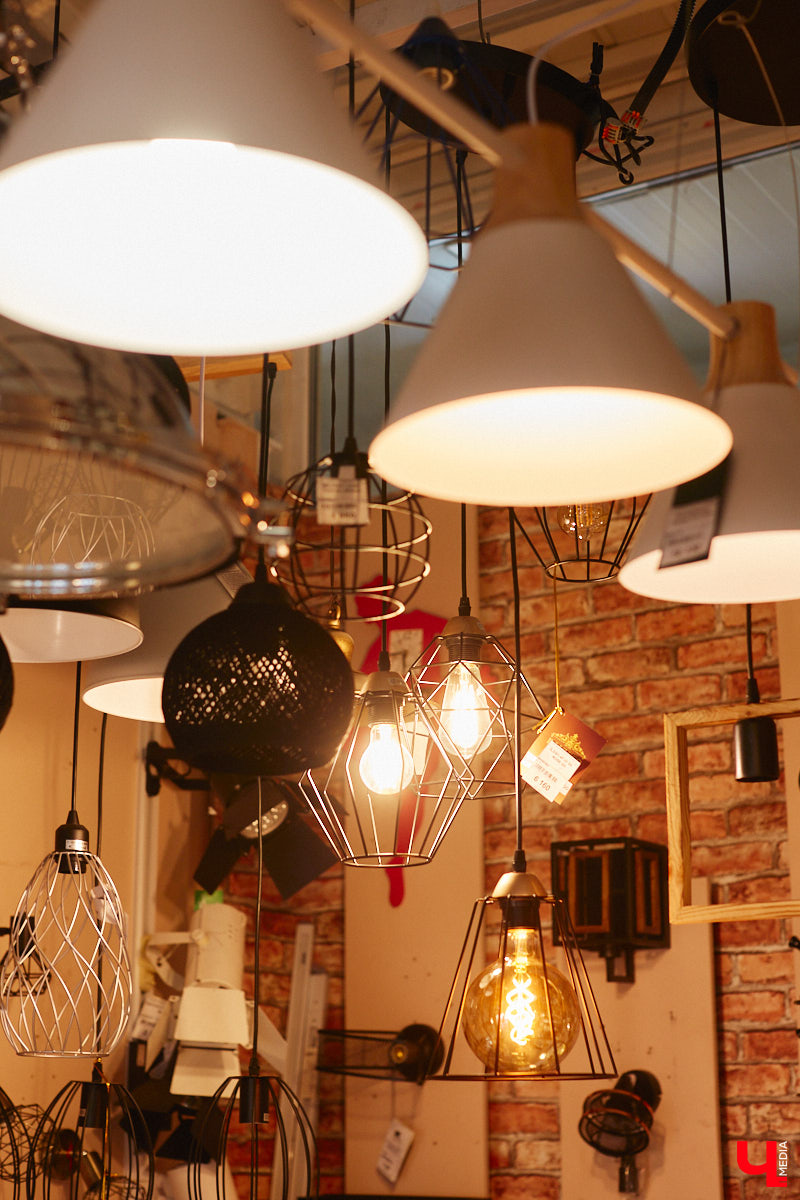 Свое развитие владимирская сеть магазинов «Инлайт» начала с одного небольшого отдела, однако за несколько лет она разрослась до пяти салонов общей площадью больше тысячи «квадратов». И в этом заслуга ее владелицы, Александры Гурьяновой. Как ей удалось построить столь перспективный бизнес? Читайте в нашем материале.