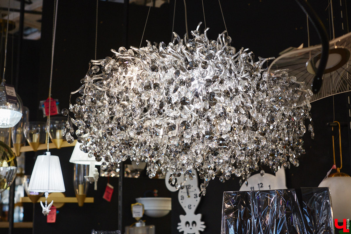 Свое развитие владимирская сеть магазинов «Инлайт» начала с одного небольшого отдела, однако за несколько лет она разрослась до пяти салонов общей площадью больше тысячи «квадратов». И в этом заслуга ее владелицы, Александры Гурьяновой. Как ей удалось построить столь перспективный бизнес? Читайте в нашем материале.