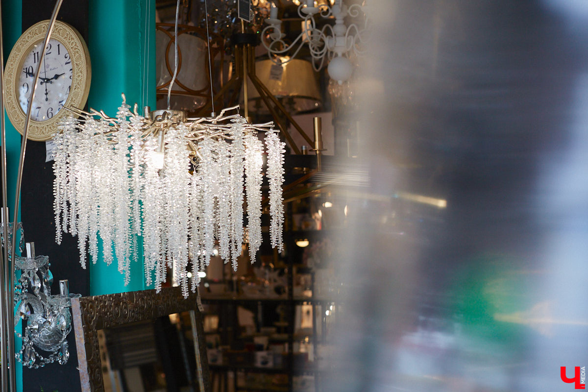 Свое развитие владимирская сеть магазинов «Инлайт» начала с одного небольшого отдела, однако за несколько лет она разрослась до пяти салонов общей площадью больше тысячи «квадратов». И в этом заслуга ее владелицы, Александры Гурьяновой. Как ей удалось построить столь перспективный бизнес? Читайте в нашем материале.