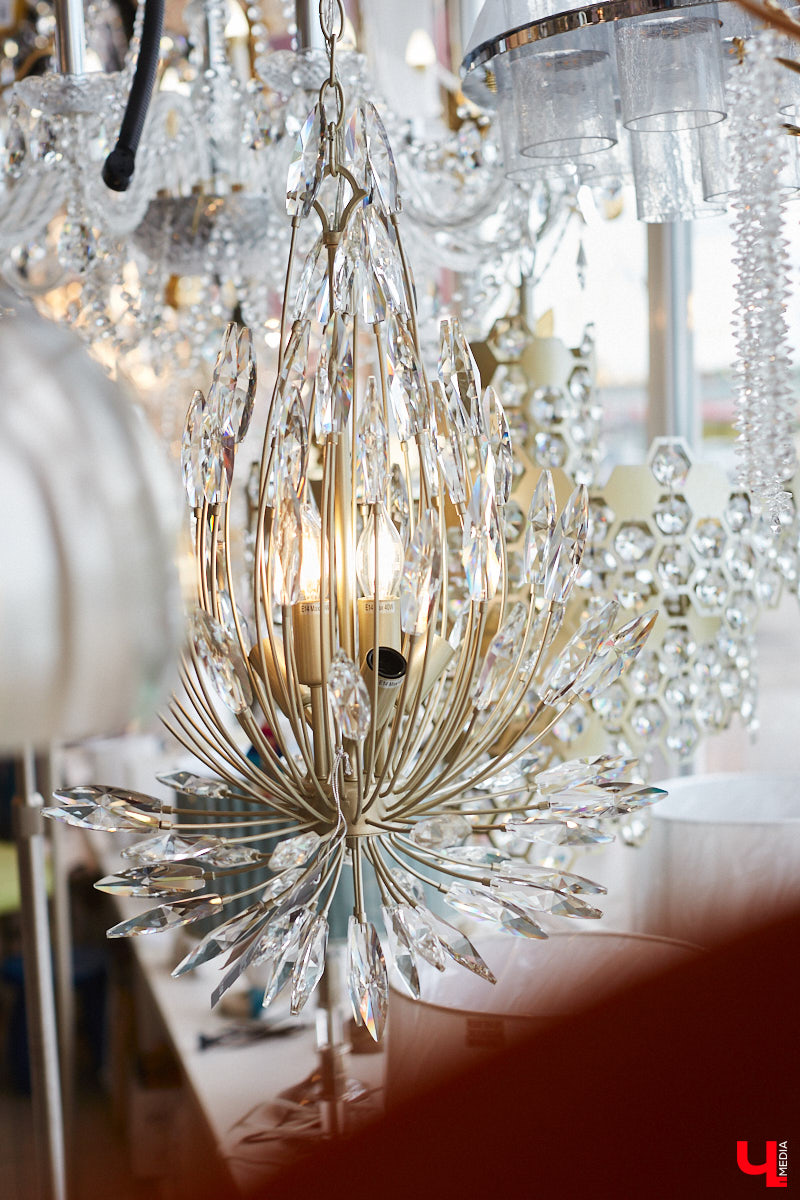 Свое развитие владимирская сеть магазинов «Инлайт» начала с одного небольшого отдела, однако за несколько лет она разрослась до пяти салонов общей площадью больше тысячи «квадратов». И в этом заслуга ее владелицы, Александры Гурьяновой. Как ей удалось построить столь перспективный бизнес? Читайте в нашем материале.