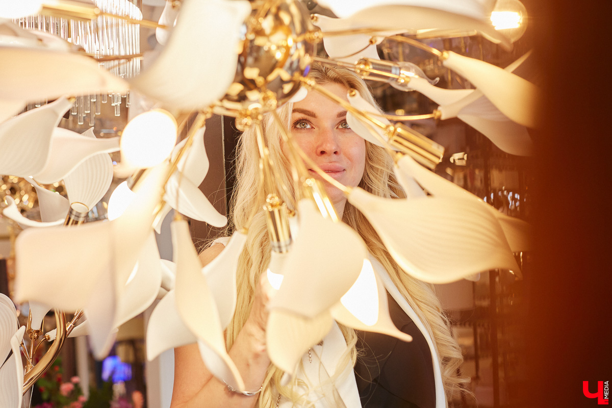 Свое развитие владимирская сеть магазинов «Инлайт» начала с одного небольшого отдела, однако за несколько лет она разрослась до пяти салонов общей площадью больше тысячи «квадратов». И в этом заслуга ее владелицы, Александры Гурьяновой. Как ей удалось построить столь перспективный бизнес? Читайте в нашем материале.