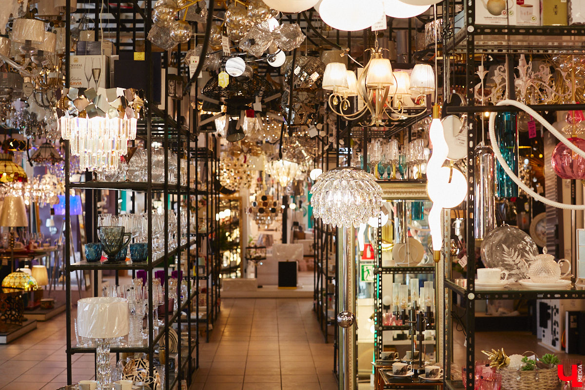 Свое развитие владимирская сеть магазинов «Инлайт» начала с одного небольшого отдела, однако за несколько лет она разрослась до пяти салонов общей площадью больше тысячи «квадратов». И в этом заслуга ее владелицы, Александры Гурьяновой. Как ей удалось построить столь перспективный бизнес? Читайте в нашем материале.