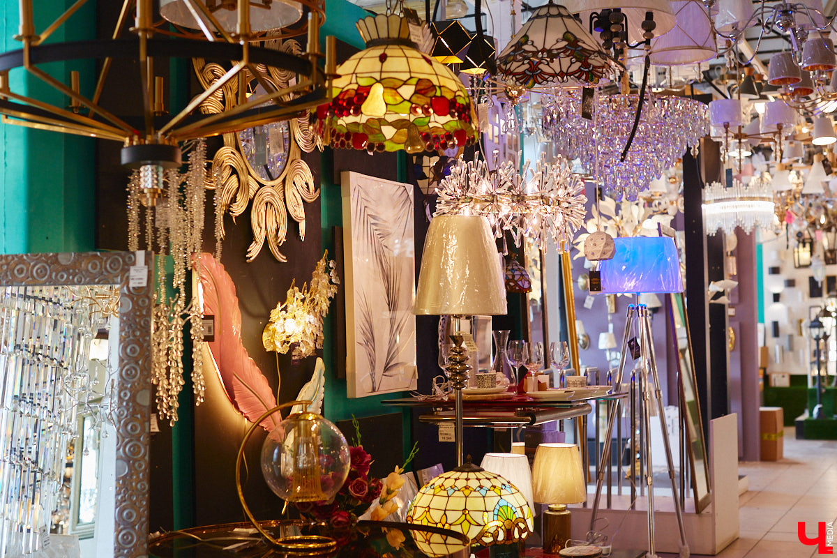 Свое развитие владимирская сеть магазинов «Инлайт» начала с одного небольшого отдела, однако за несколько лет она разрослась до пяти салонов общей площадью больше тысячи «квадратов». И в этом заслуга ее владелицы, Александры Гурьяновой. Как ей удалось построить столь перспективный бизнес? Читайте в нашем материале.