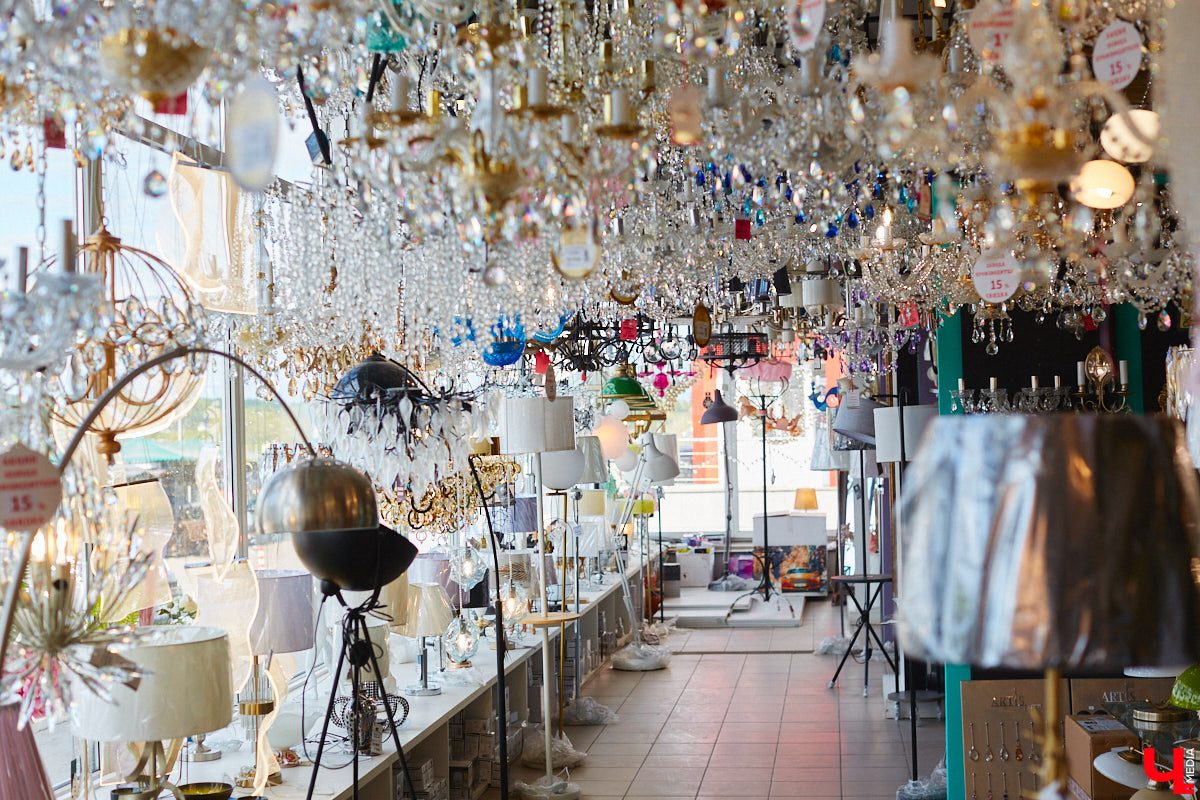 Свое развитие владимирская сеть магазинов «Инлайт» начала с одного небольшого отдела, однако за несколько лет она разрослась до пяти салонов общей площадью больше тысячи «квадратов». И в этом заслуга ее владелицы, Александры Гурьяновой. Как ей удалось построить столь перспективный бизнес? Читайте в нашем материале.