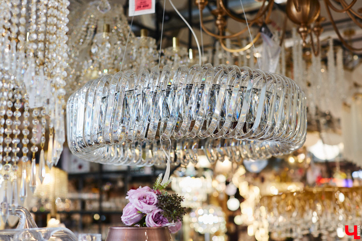 Свое развитие владимирская сеть магазинов «Инлайт» начала с одного небольшого отдела, однако за несколько лет она разрослась до пяти салонов общей площадью больше тысячи «квадратов». И в этом заслуга ее владелицы, Александры Гурьяновой. Как ей удалось построить столь перспективный бизнес? Читайте в нашем материале.