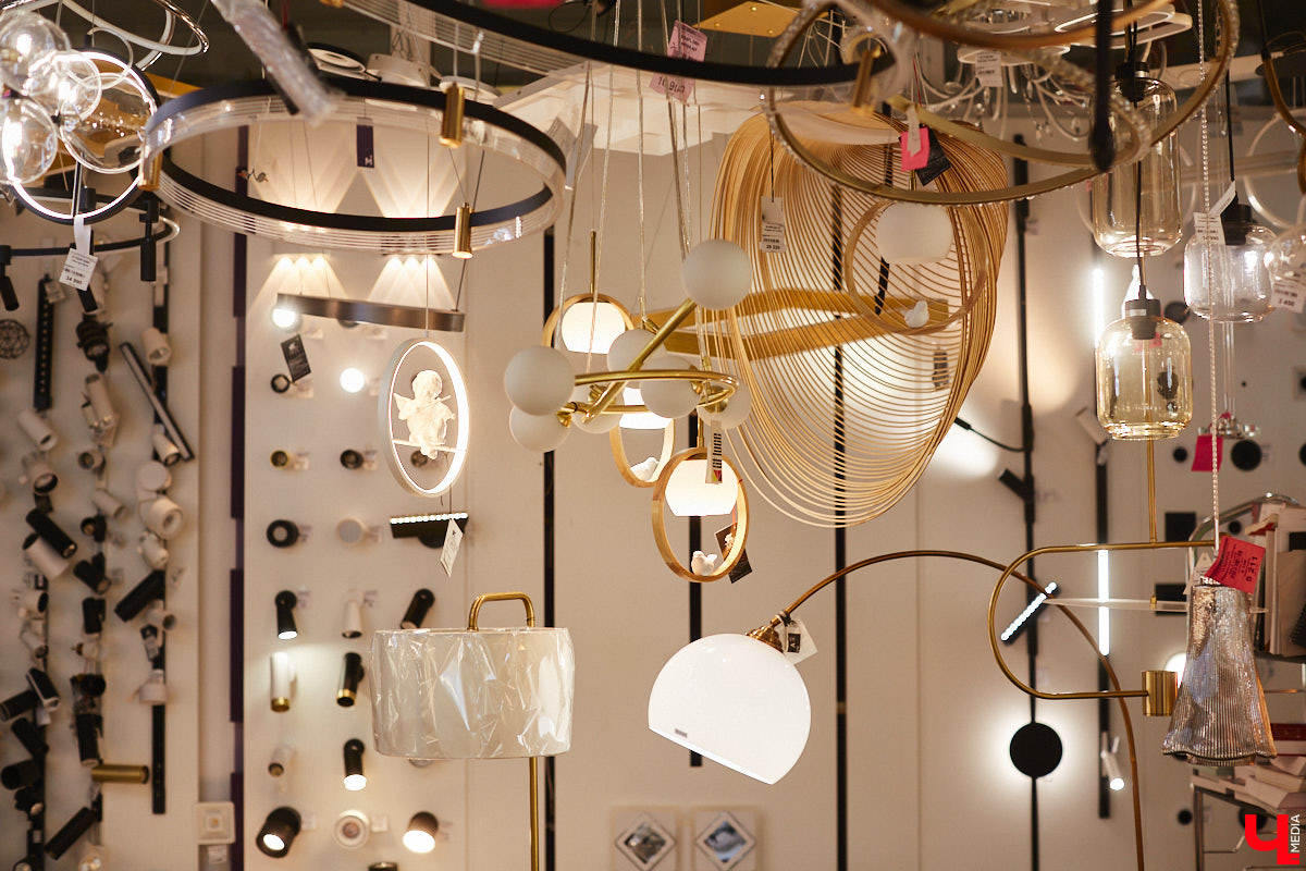 Свое развитие владимирская сеть магазинов «Инлайт» начала с одного небольшого отдела, однако за несколько лет она разрослась до пяти салонов общей площадью больше тысячи «квадратов». И в этом заслуга ее владелицы, Александры Гурьяновой. Как ей удалось построить столь перспективный бизнес? Читайте в нашем материале.