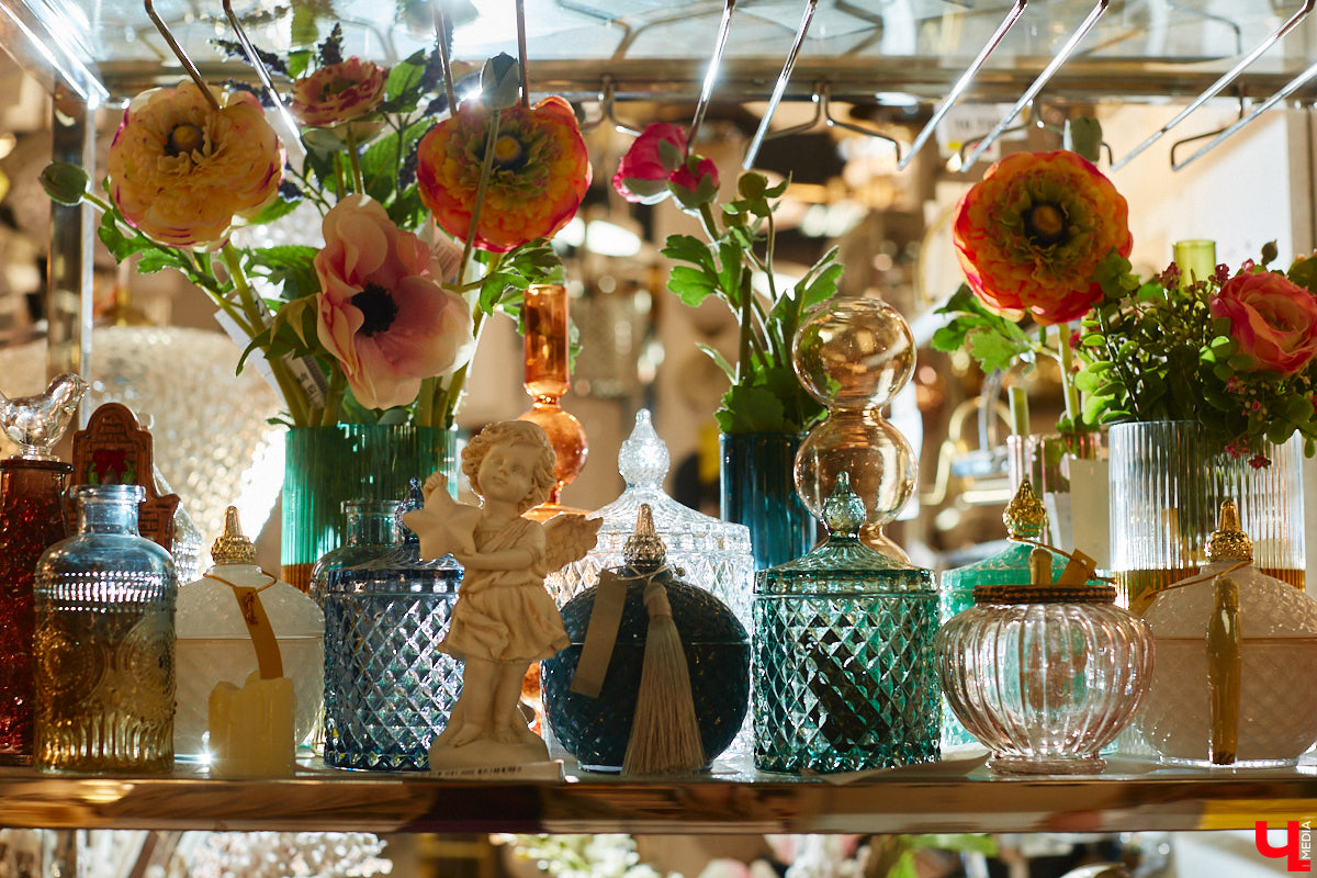 Свое развитие владимирская сеть магазинов «Инлайт» начала с одного небольшого отдела, однако за несколько лет она разрослась до пяти салонов общей площадью больше тысячи «квадратов». И в этом заслуга ее владелицы, Александры Гурьяновой. Как ей удалось построить столь перспективный бизнес? Читайте в нашем материале.