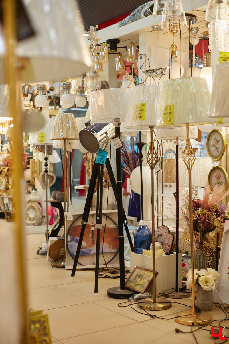 Свое развитие владимирская сеть магазинов «Инлайт» начала с одного небольшого отдела, однако за несколько лет она разрослась до пяти салонов общей площадью больше тысячи «квадратов». И в этом заслуга ее владелицы, Александры Гурьяновой. Как ей удалось построить столь перспективный бизнес? Читайте в нашем материале.