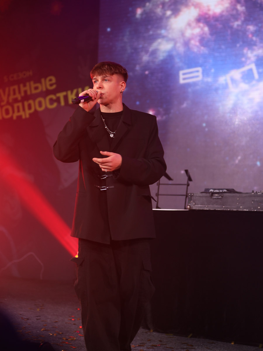 В архиве Марины Северяновой немало ярких фотопроектов, созданных во Владимире. Сейчас она перешла на иной уровень и делает видеоконтент, в том числе для российских звезд. Работала на съемках «Трудных подростков», с Нурланом Сабуровым, снимала бэк клипа «Алешка 2.0». О своем творческом успехе девушка поведала нашему изданию.