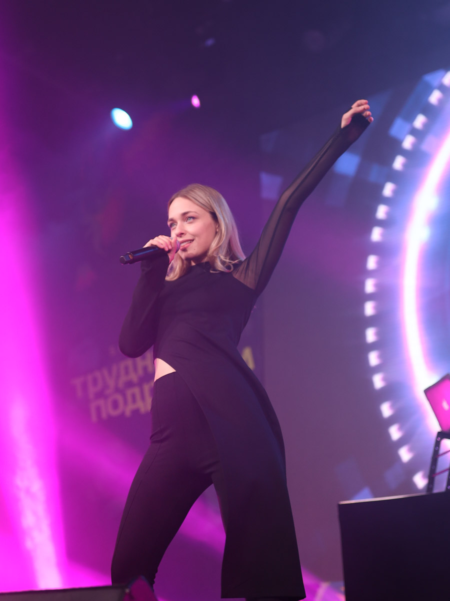 В архиве Марины Северяновой немало ярких фотопроектов, созданных во Владимире. Сейчас она перешла на иной уровень и делает видеоконтент, в том числе для российских звезд. Работала на съемках «Трудных подростков», с Нурланом Сабуровым, снимала бэк клипа «Алешка 2.0». О своем творческом успехе девушка поведала нашему изданию.