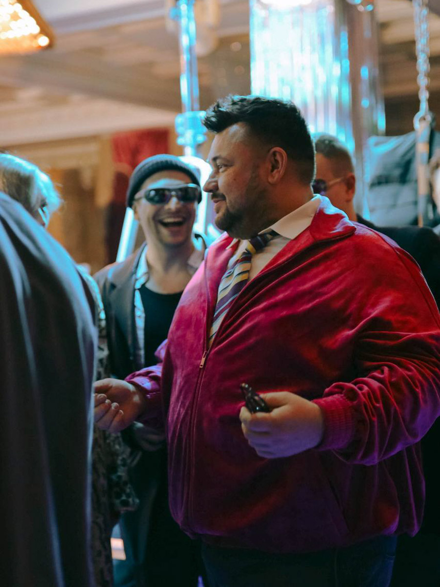 В архиве Марины Северяновой немало ярких фотопроектов, созданных во Владимире. Сейчас она перешла на иной уровень и делает видеоконтент, в том числе для российских звезд. Работала на съемках «Трудных подростков», с Нурланом Сабуровым, снимала бэк клипа «Алешка 2.0». О своем творческом успехе девушка поведала нашему изданию.