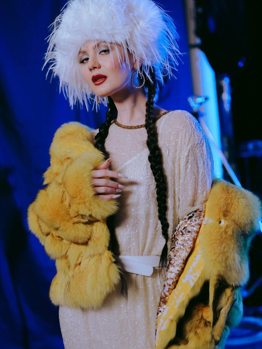 В архиве Марины Северяновой немало ярких фотопроектов, созданных во Владимире. Сейчас она перешла на иной уровень и делает видеоконтент, в том числе для российских звезд. Работала на съемках «Трудных подростков», с Нурланом Сабуровым, снимала бэк клипа «Алешка 2.0». О своем творческом успехе девушка поведала нашему изданию.