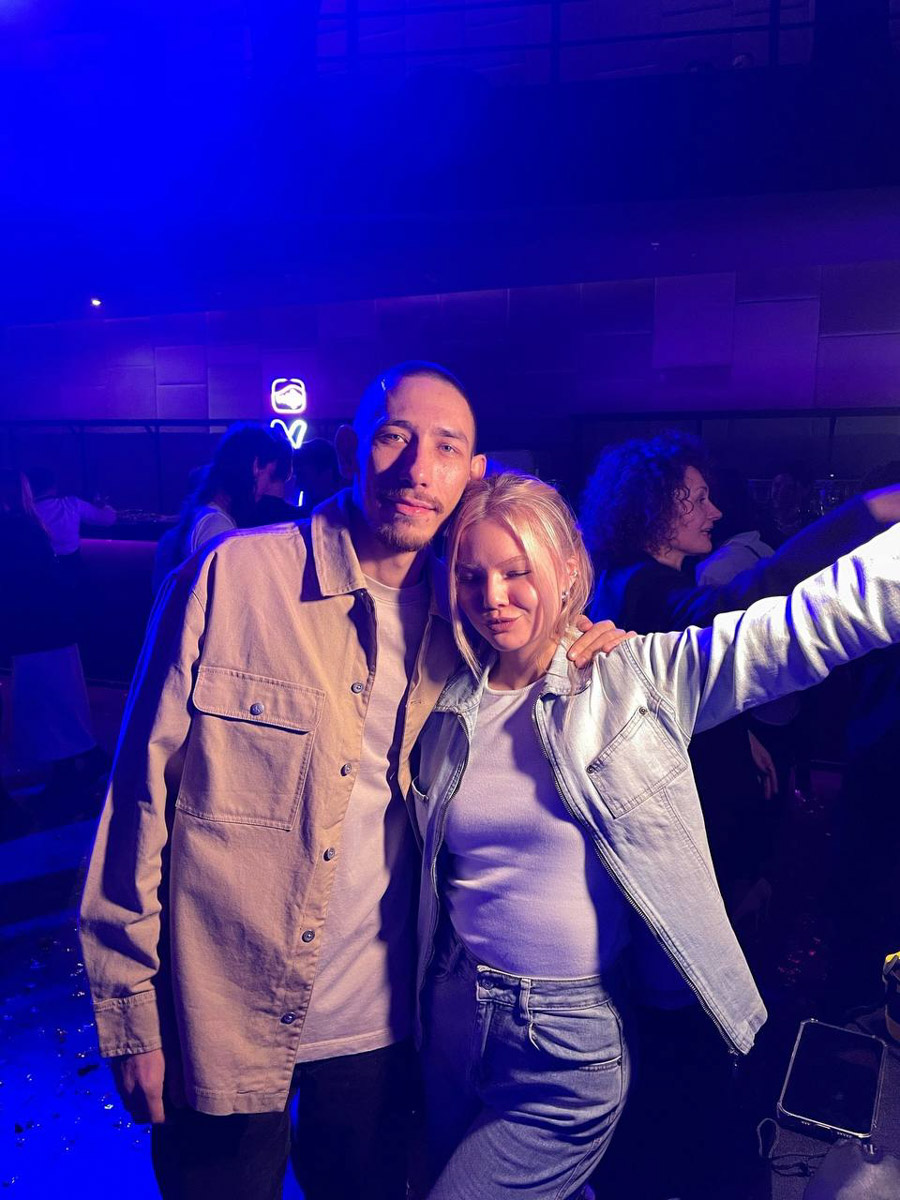 В архиве Марины Северяновой немало ярких фотопроектов, созданных во Владимире. Сейчас она перешла на иной уровень и делает видеоконтент, в том числе для российских звезд. Работала на съемках «Трудных подростков», с Нурланом Сабуровым, снимала бэк клипа «Алешка 2.0». О своем творческом успехе девушка поведала нашему изданию.