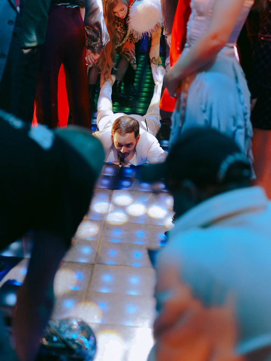 В архиве Марины Северяновой немало ярких фотопроектов, созданных во Владимире. Сейчас она перешла на иной уровень и делает видеоконтент, в том числе для российских звезд. Работала на съемках «Трудных подростков», с Нурланом Сабуровым, снимала бэк клипа «Алешка 2.0». О своем творческом успехе девушка поведала нашему изданию.