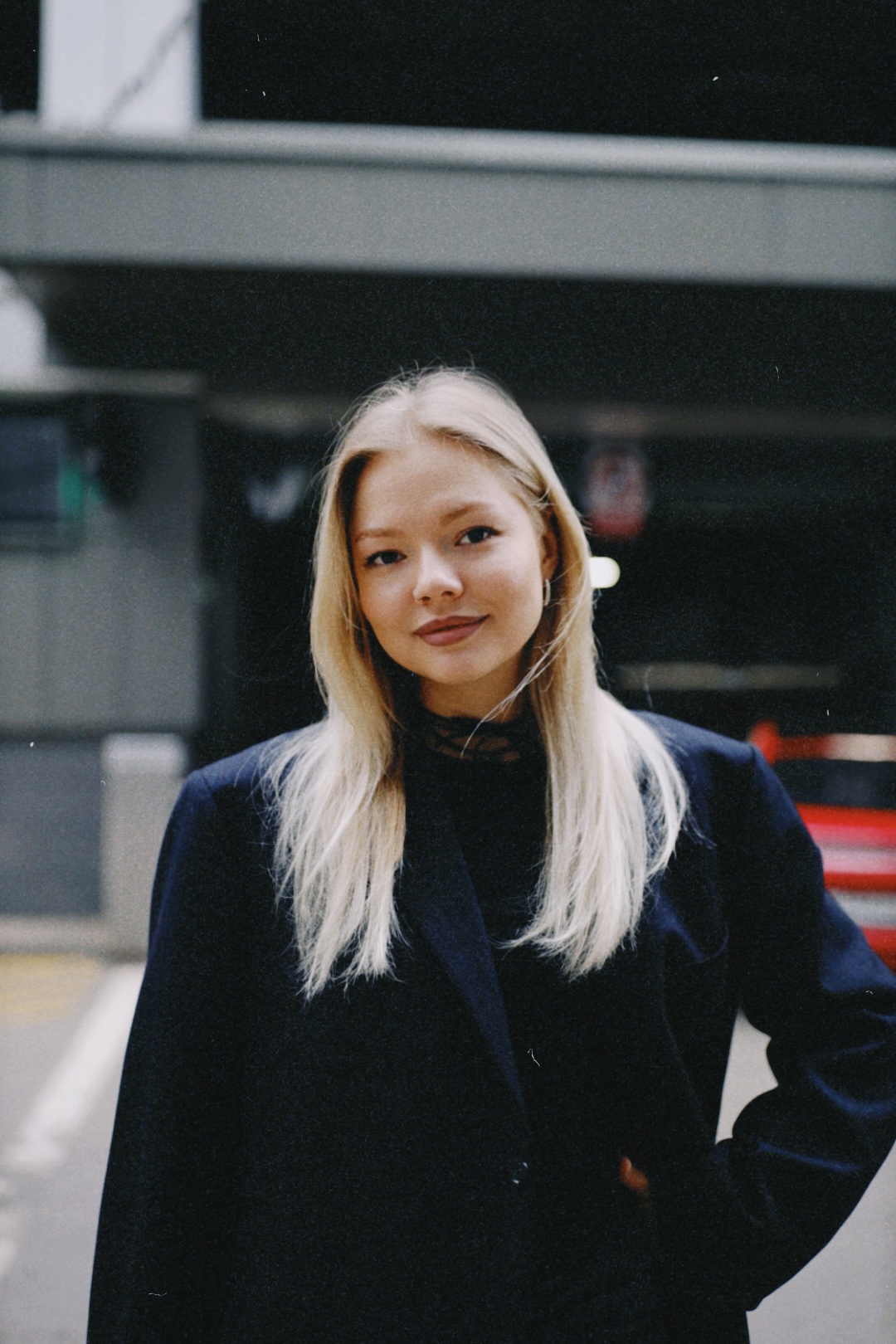 В архиве Марины Северяновой немало ярких фотопроектов, созданных во Владимире. Сейчас она перешла на иной уровень и делает видеоконтент, в том числе для российских звезд. Работала на съемках «Трудных подростков», с Нурланом Сабуровым, снимала бэк клипа «Алешка 2.0». О своем творческом успехе девушка поведала нашему изданию.