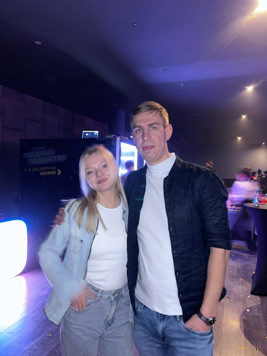 В архиве Марины Северяновой немало ярких фотопроектов, созданных во Владимире. Сейчас она перешла на иной уровень и делает видеоконтент, в том числе для российских звезд. Работала на съемках «Трудных подростков», с Нурланом Сабуровым, снимала бэк клипа «Алешка 2.0». О своем творческом успехе девушка поведала нашему изданию.