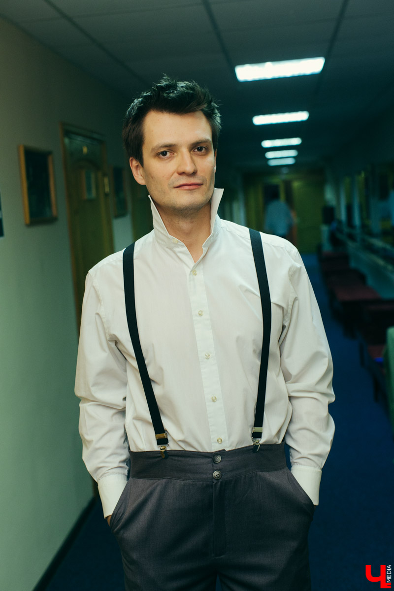 Актер Владимирского академического театра драмы стал обладателем премии в престижной номинации Межрегионального театрального фестиваля имени Н. Х. Рыбакова. О своих профессиональных достижениях и сюрпризах, которые он готовит для зрителей, Александр Аладышев рассказал нашему изданию.