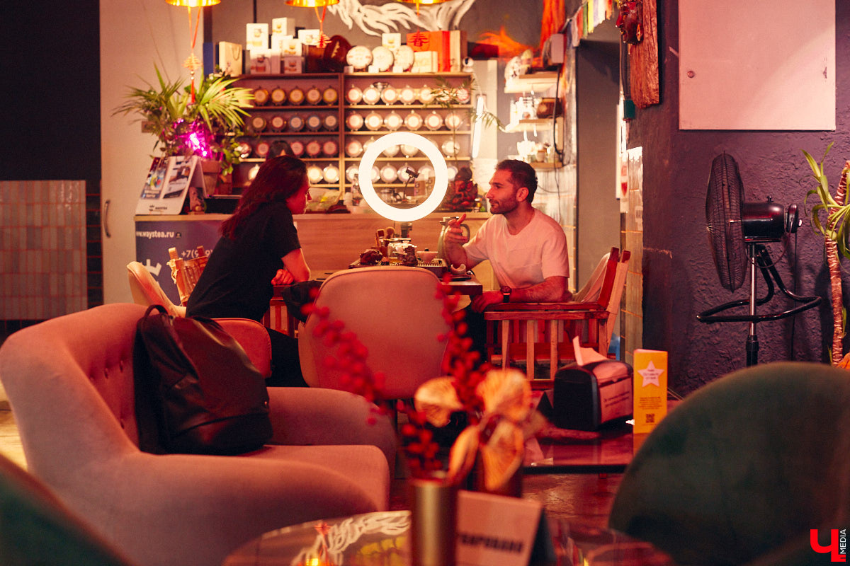 Пить чай тоже надо уметь! Этот процесс куда более тонкий, чем думают многие, а результат способен превзойти все ожидания. Какие нюансы нужно соблюсти, чтобы получить максимальное наслаждение от напитка, а также где найти идеальную матчу и бодрящий пуэр во Владимире, «Ключ-Медиа» рассказал владелец проекта Waystea Вазген Арушанян.