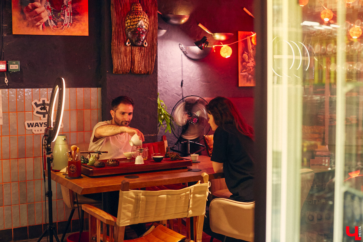 Пить чай тоже надо уметь! Этот процесс куда более тонкий, чем думают многие, а результат способен превзойти все ожидания. Какие нюансы нужно соблюсти, чтобы получить максимальное наслаждение от напитка, а также где найти идеальную матчу и бодрящий пуэр во Владимире, «Ключ-Медиа» рассказал владелец проекта Waystea Вазген Арушанян.