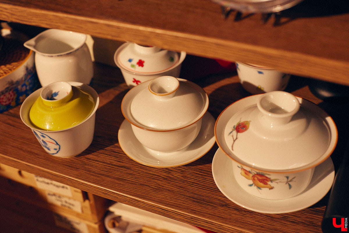 Пить чай тоже надо уметь! Этот процесс куда более тонкий, чем думают многие, а результат способен превзойти все ожидания. Какие нюансы нужно соблюсти, чтобы получить максимальное наслаждение от напитка, а также где найти идеальную матчу и бодрящий пуэр во Владимире, «Ключ-Медиа» рассказал владелец проекта Waystea Вазген Арушанян.