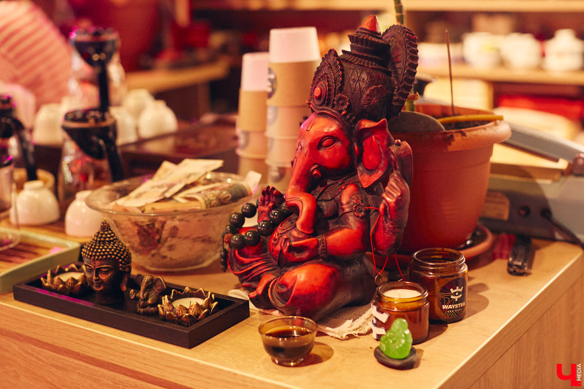 Пить чай тоже надо уметь! Этот процесс куда более тонкий, чем думают многие, а результат способен превзойти все ожидания. Какие нюансы нужно соблюсти, чтобы получить максимальное наслаждение от напитка, а также где найти идеальную матчу и бодрящий пуэр во Владимире, «Ключ-Медиа» рассказал владелец проекта Waystea Вазген Арушанян.