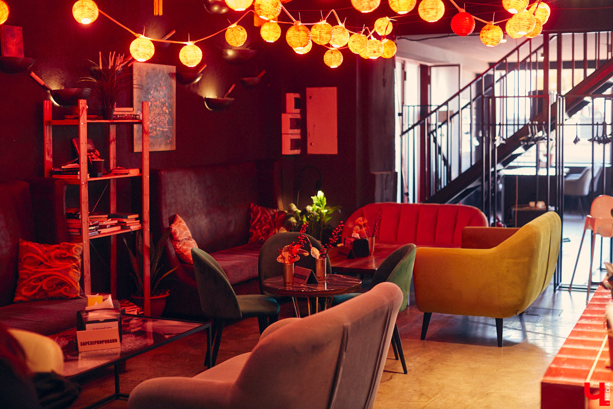 Пить чай тоже надо уметь! Этот процесс куда более тонкий, чем думают многие, а результат способен превзойти все ожидания. Какие нюансы нужно соблюсти, чтобы получить максимальное наслаждение от напитка, а также где найти идеальную матчу и бодрящий пуэр во Владимире, «Ключ-Медиа» рассказал владелец проекта Waystea Вазген Арушанян.