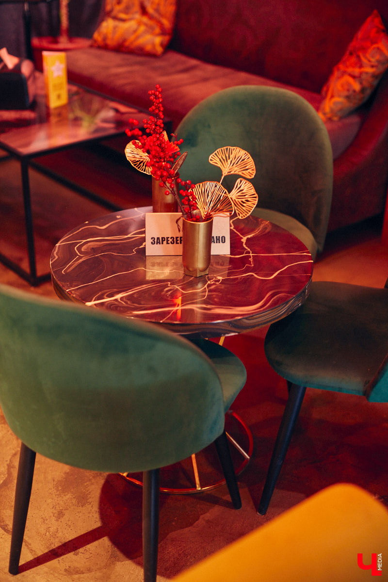 Пить чай тоже надо уметь! Этот процесс куда более тонкий, чем думают многие, а результат способен превзойти все ожидания. Какие нюансы нужно соблюсти, чтобы получить максимальное наслаждение от напитка, а также где найти идеальную матчу и бодрящий пуэр во Владимире, «Ключ-Медиа» рассказал владелец проекта Waystea Вазген Арушанян.