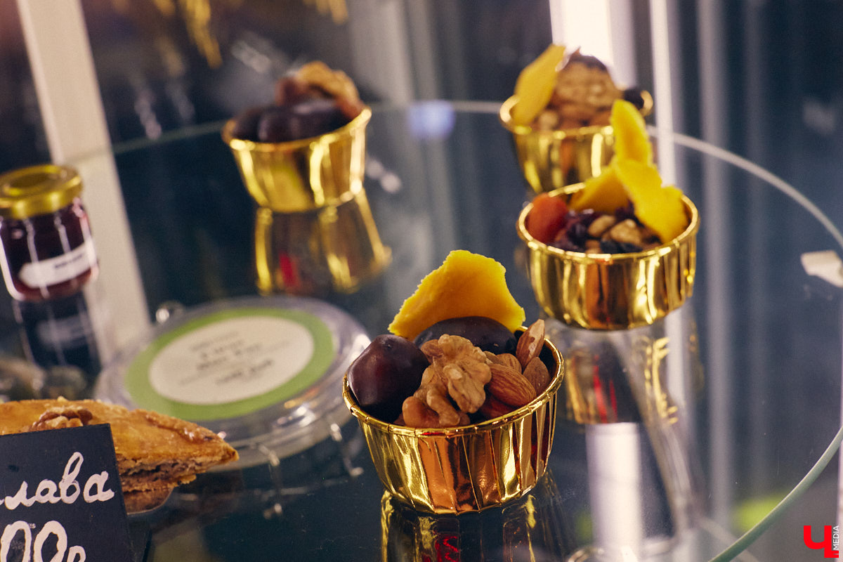 Пить чай тоже надо уметь! Этот процесс куда более тонкий, чем думают многие, а результат способен превзойти все ожидания. Какие нюансы нужно соблюсти, чтобы получить максимальное наслаждение от напитка, а также где найти идеальную матчу и бодрящий пуэр во Владимире, «Ключ-Медиа» рассказал владелец проекта Waystea Вазген Арушанян.